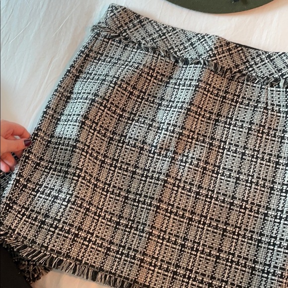 Elegant Trina Turk suit set. Short Jacket w/ skirt - Picture 8 of 10